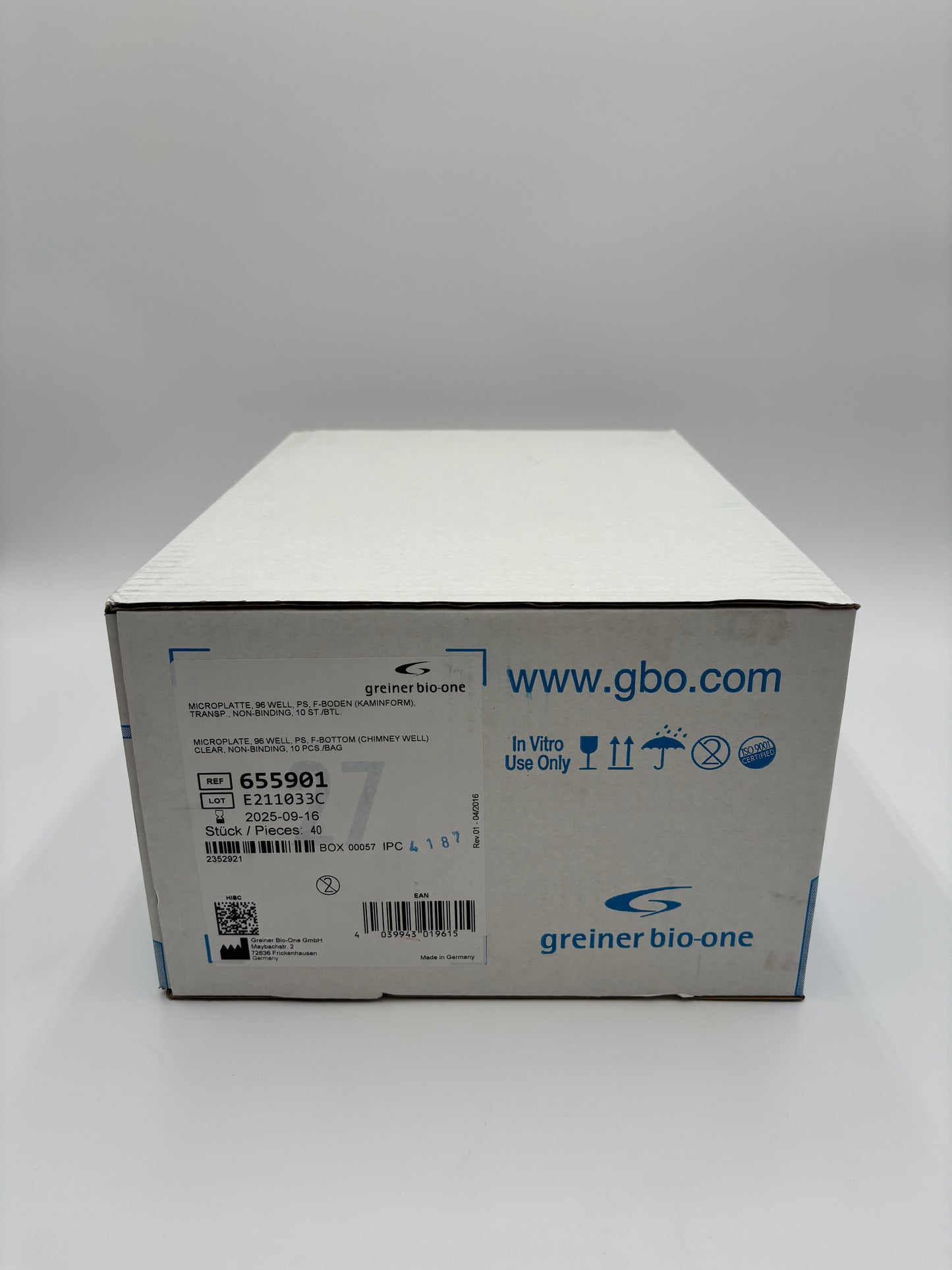 Greiner Bio-One 655901 cell culture plate with tissue culture-treated surface