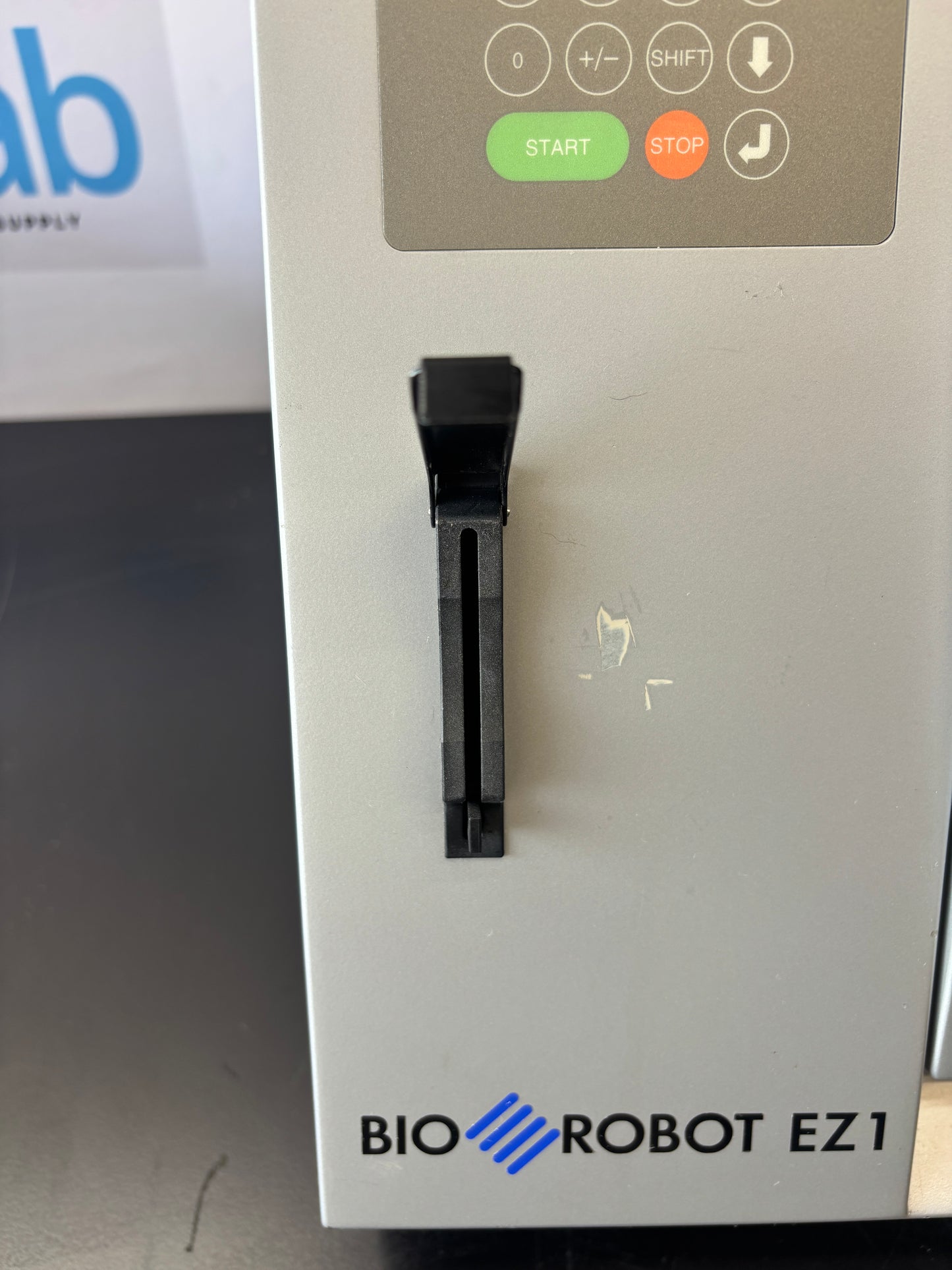 Qiagen BioRobot EZ1 DNA/RNA Nucleic Acid Purification Workstation – Automated Extraction System