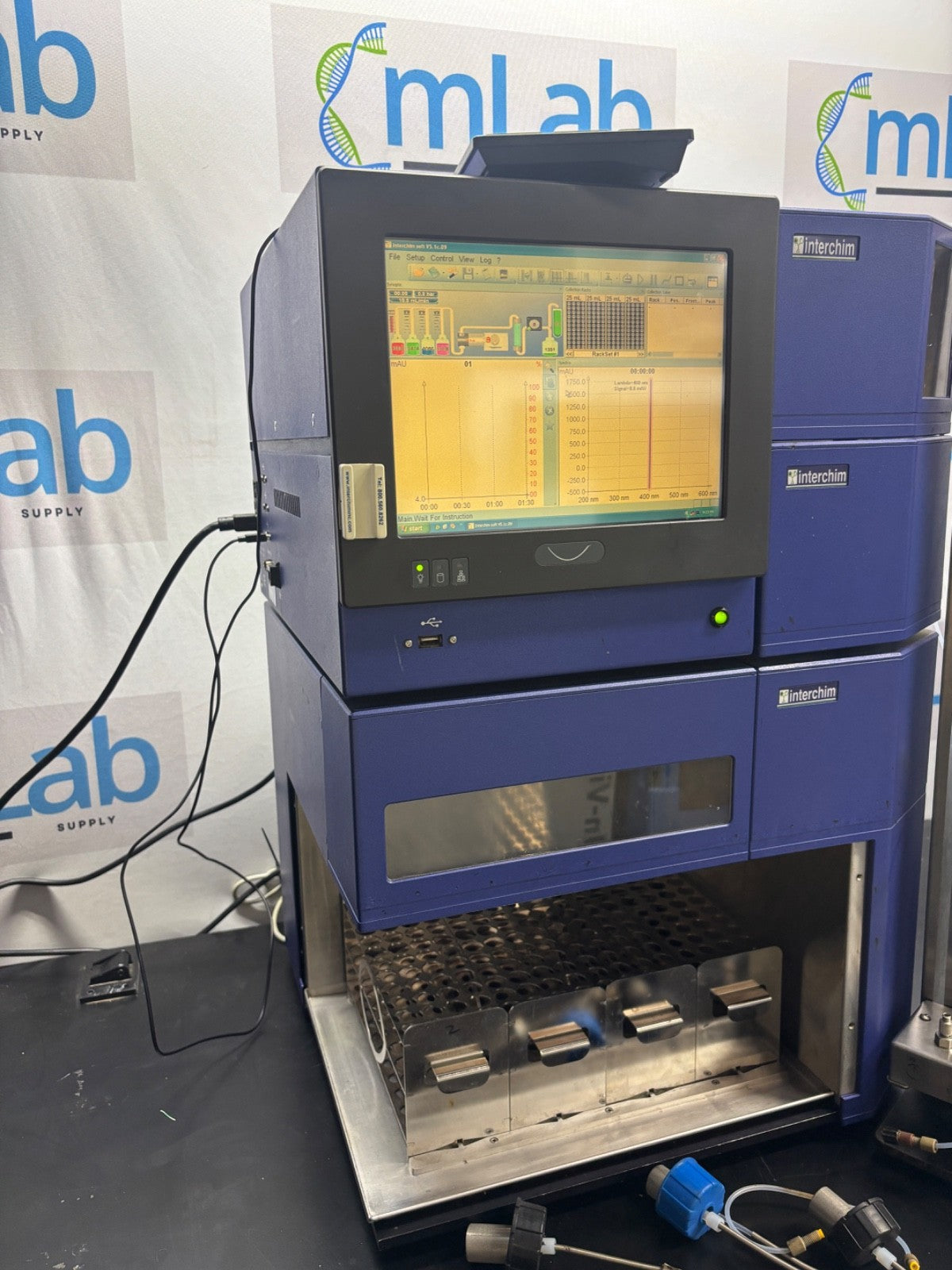Lab equipment with a computer screen displaying data, branded with 'mlab'.